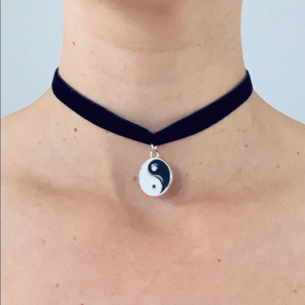 Ying and Yang velvety choker black